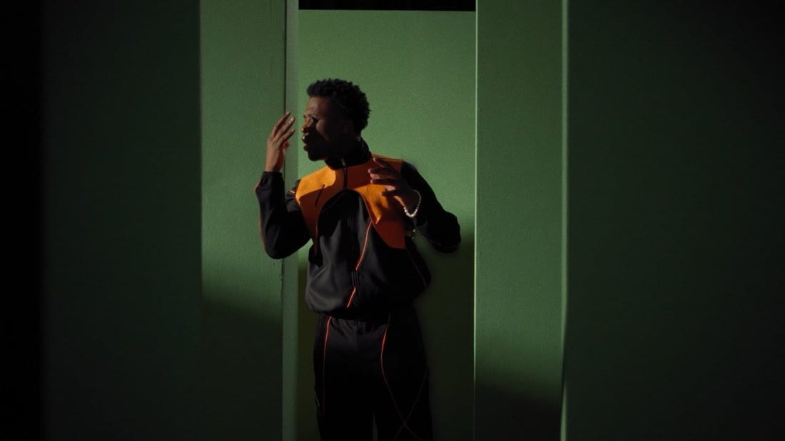 Still from Claude — Écoutez-moi