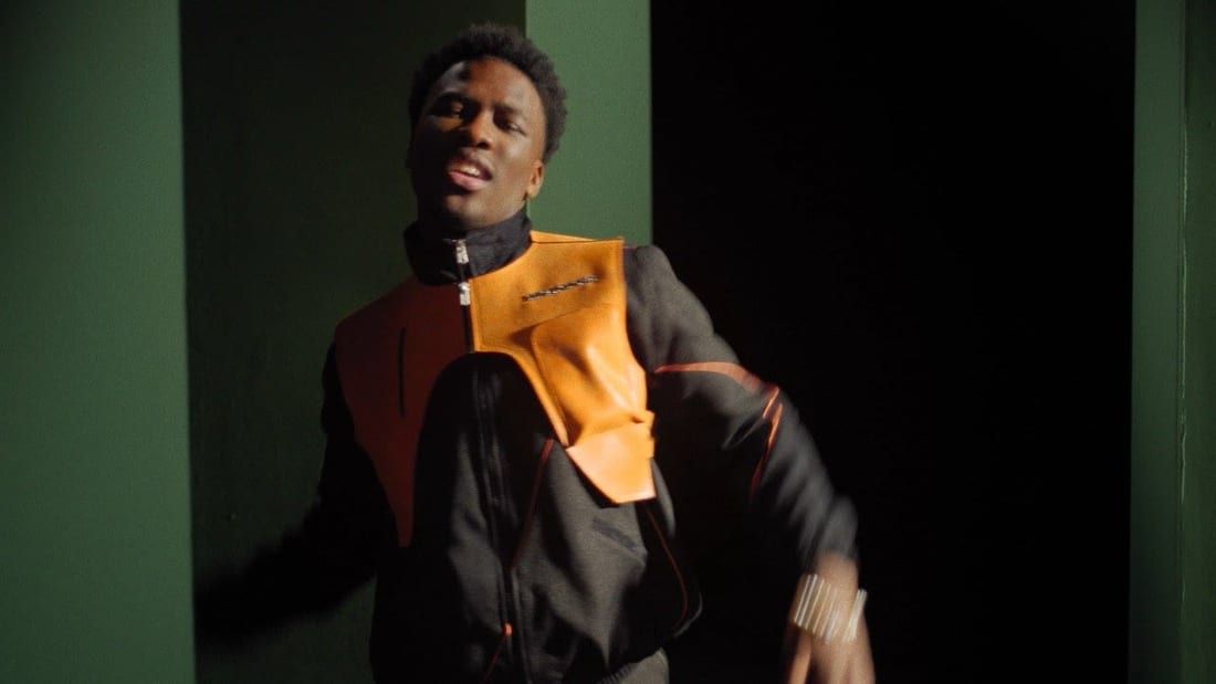 Still from Claude — Écoutez-moi
