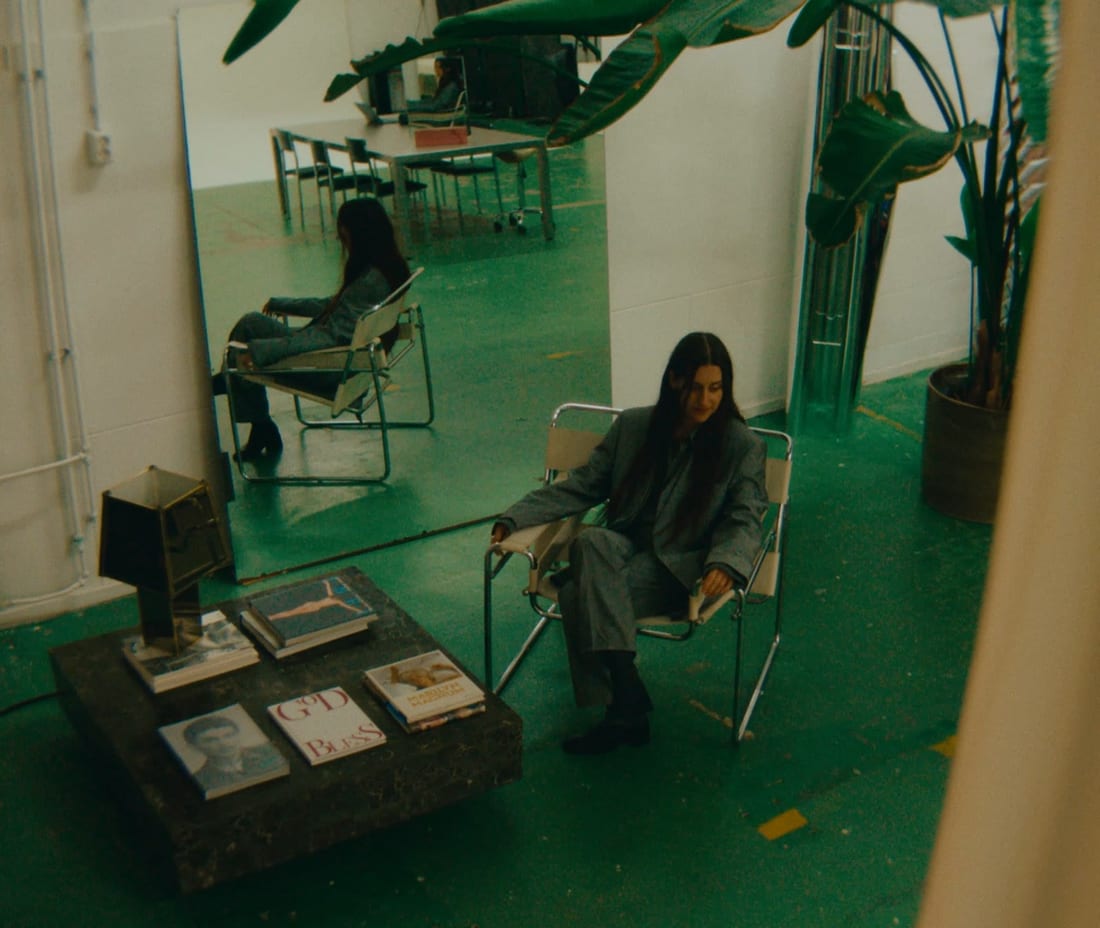 Still from Eefje de Visser — Beeld Hangt Stil