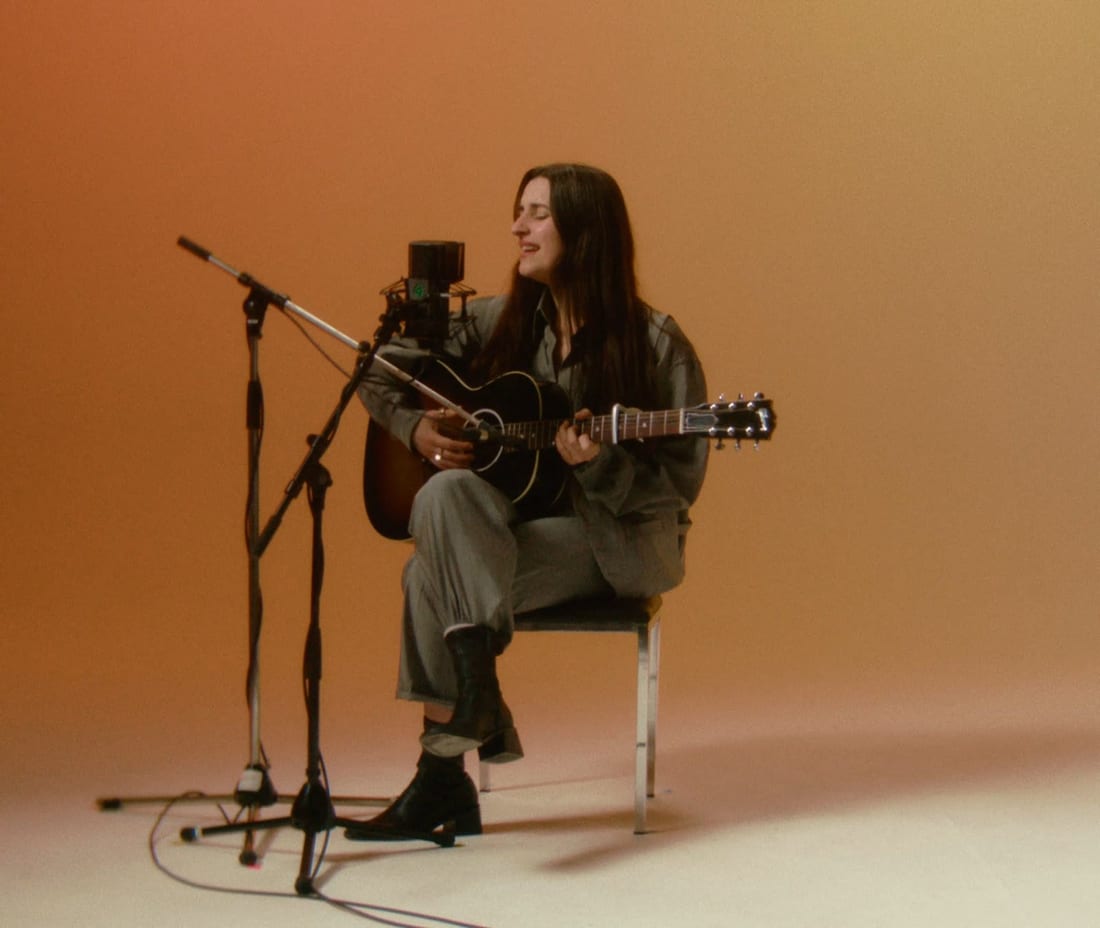 Still from Eefje de Visser — Beeld Hangt Stil