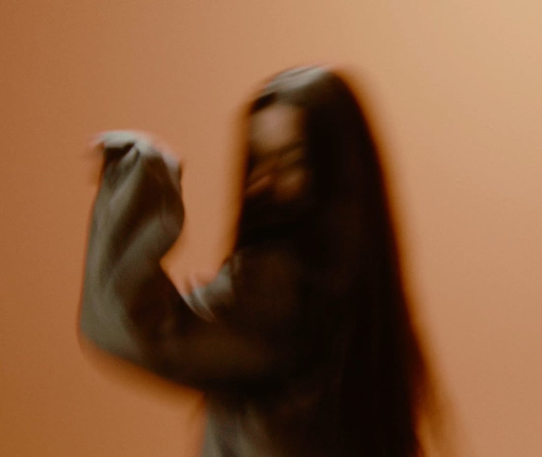 Still from Eefje de Visser — Beeld Hangt Stil