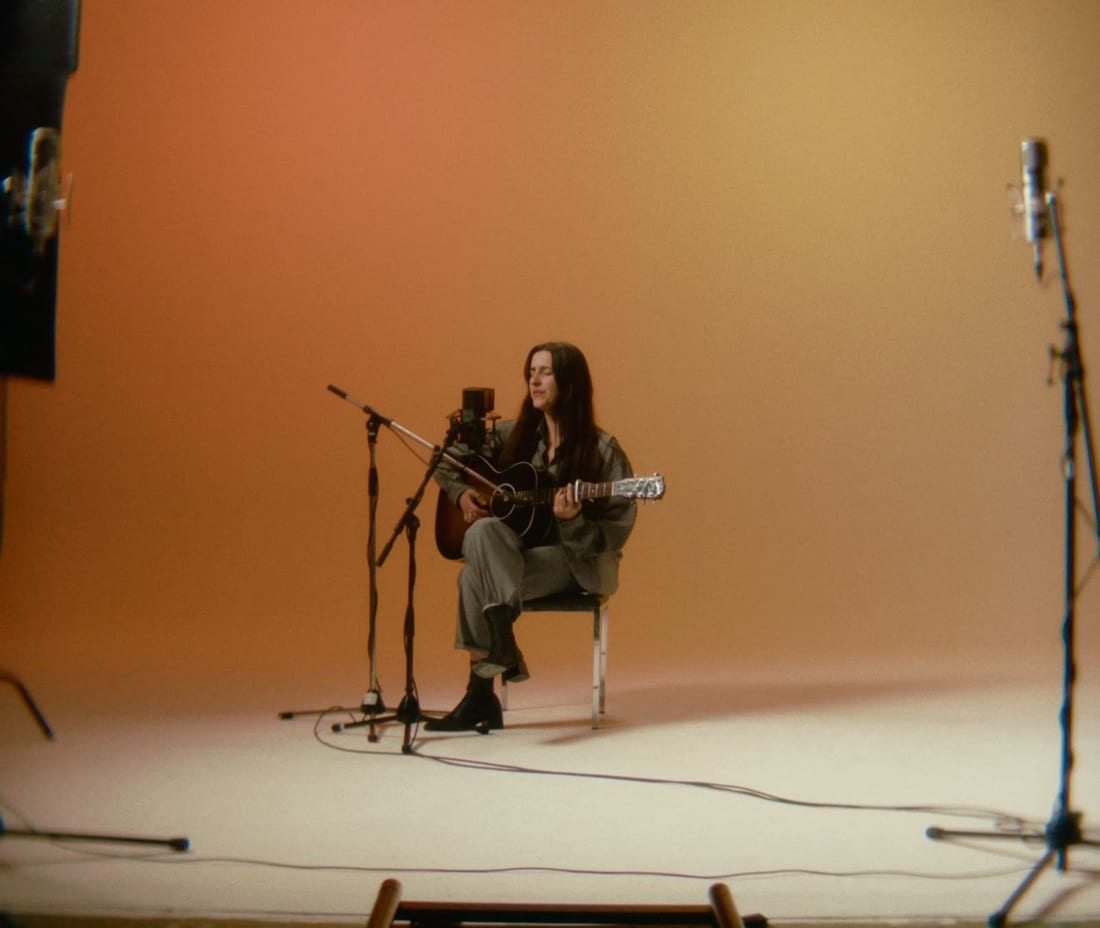 Still from Eefje de Visser — Beeld Hangt Stil