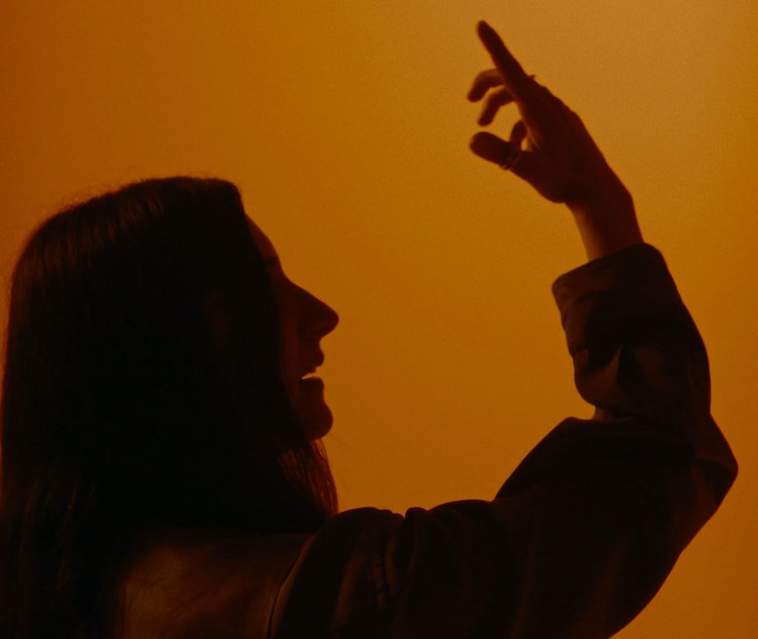 Still from Eefje de Visser — Beeld Hangt Stil