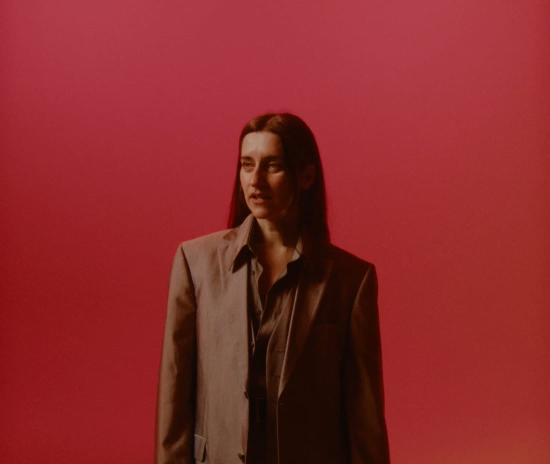 Still from Eefje de Visser — Beeld Hangt Stil