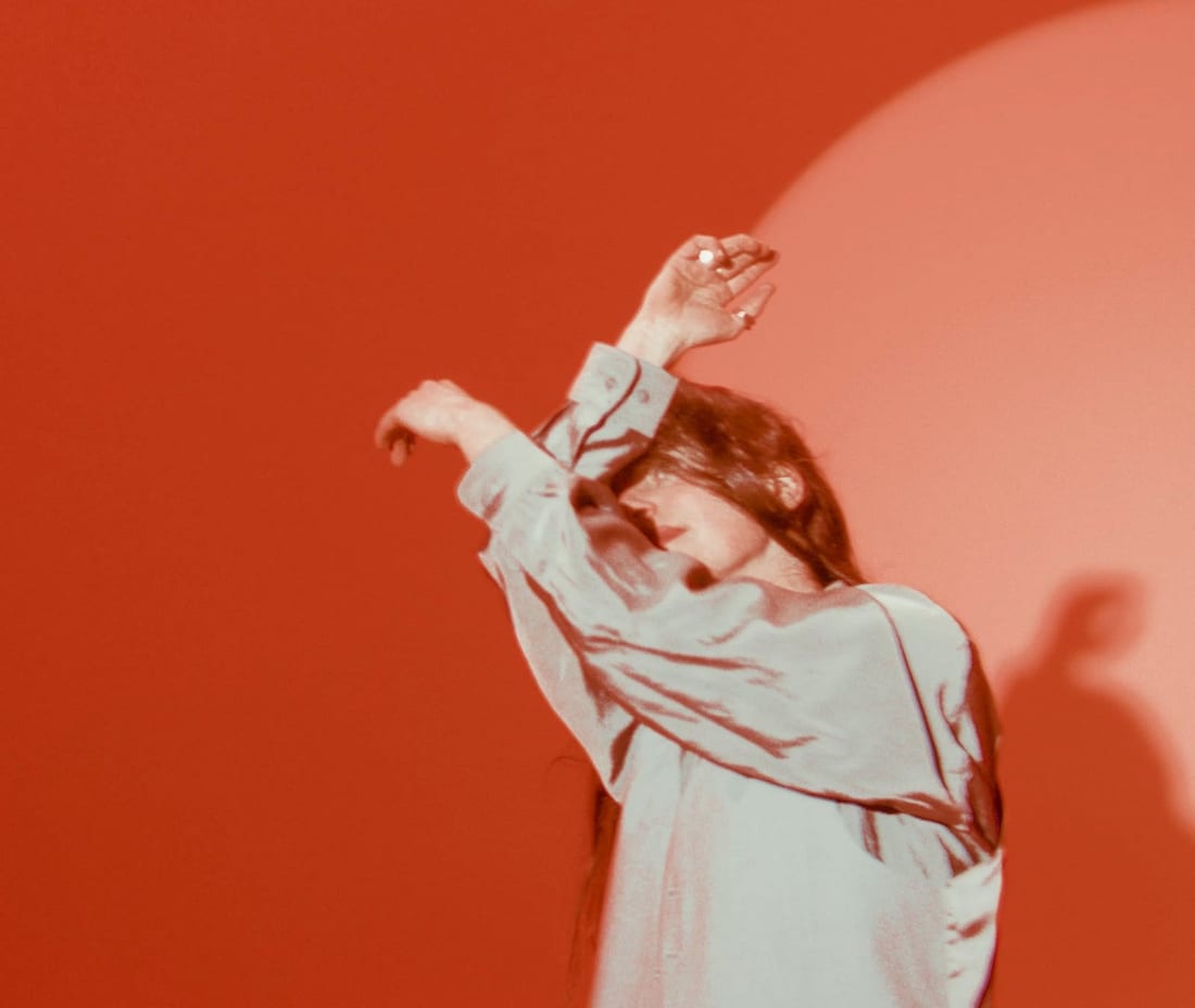 Still from Eefje de Visser — Beeld Hangt Stil