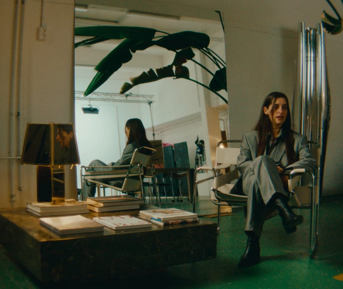 Still from Eefje de Visser — Beeld Hangt Stil