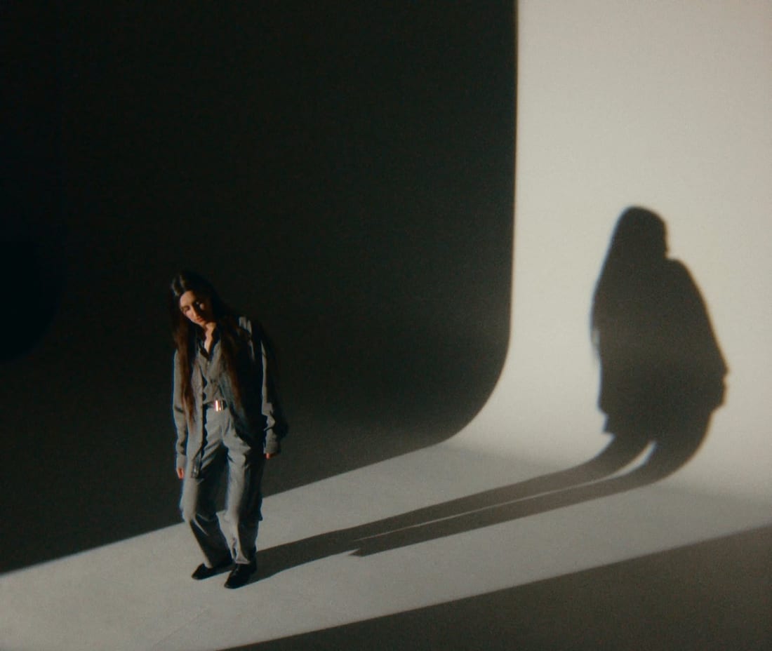Still from Eefje de Visser — Beeld Hangt Stil