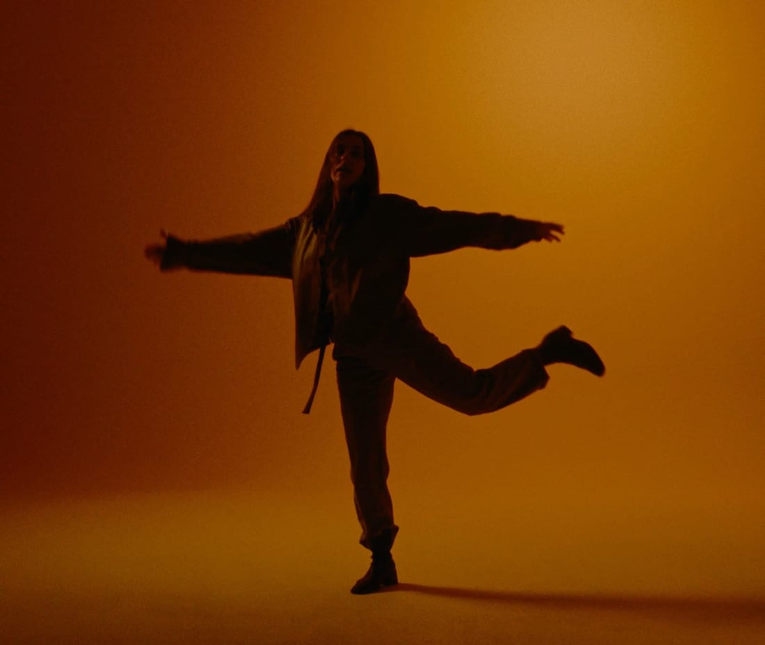 Still from Eefje de Visser — Beeld Hangt Stil
