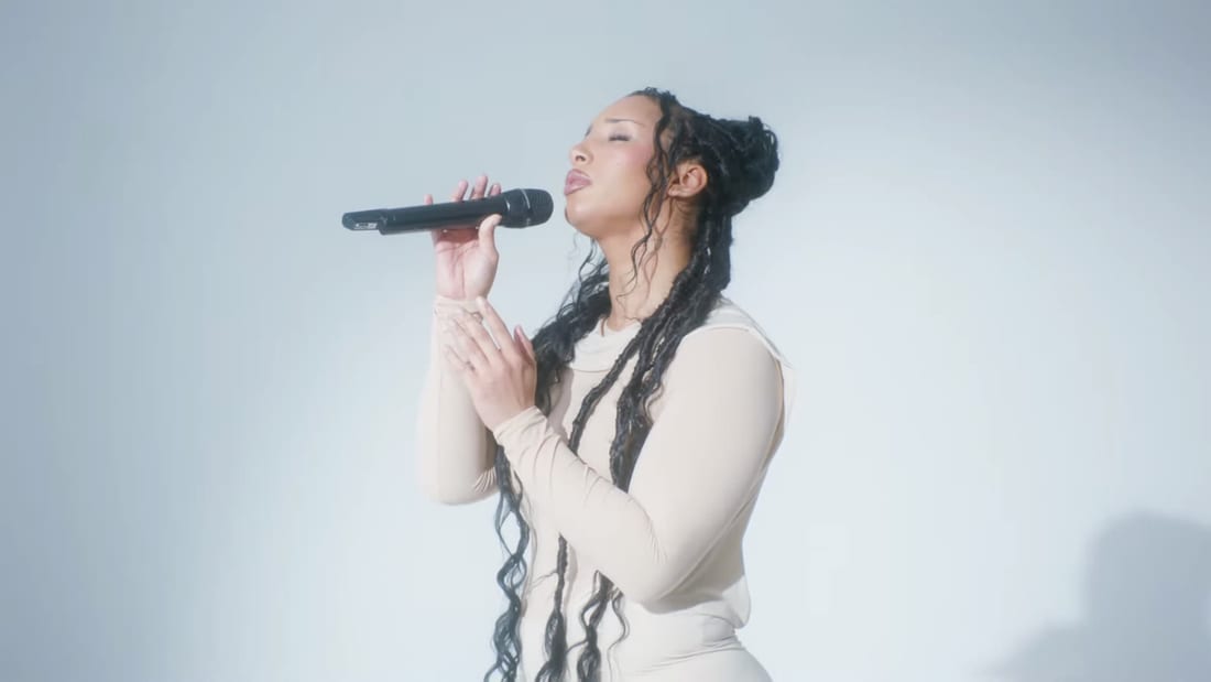 Still from Naomi Sharon (live performances)