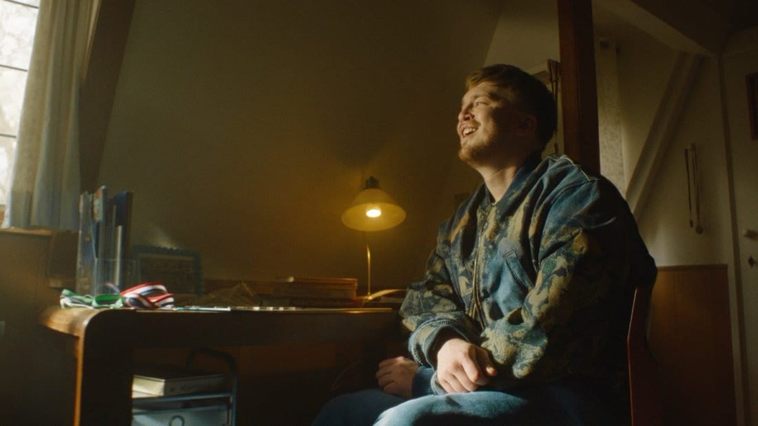 Still from Zoë Livay & Snelle — Ik Zing