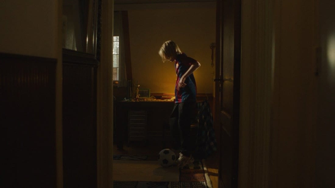 Still from Zoë Livay & Snelle — Ik Zing