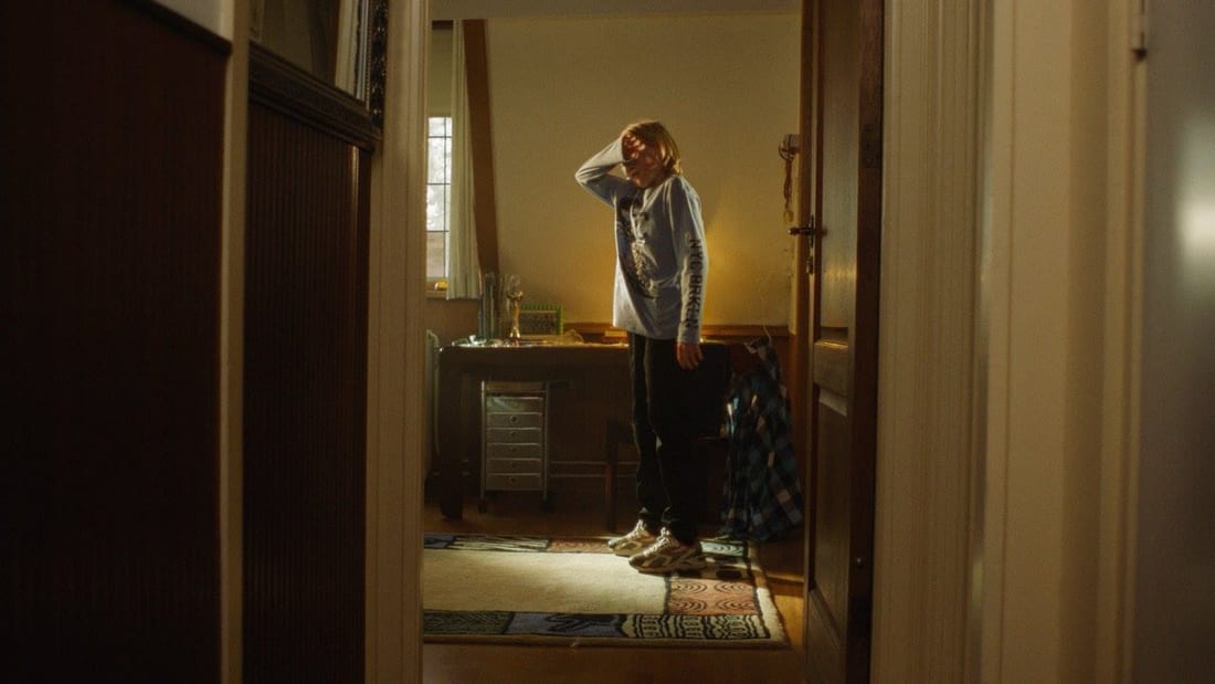 Still from Zoë Livay & Snelle — Ik Zing