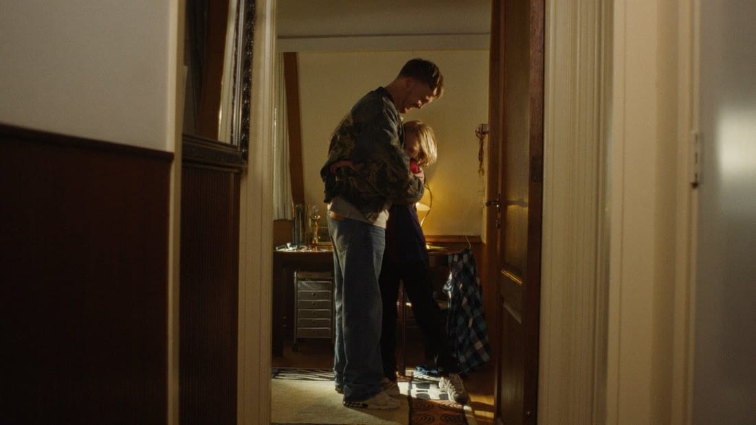 Still from Zoë Livay & Snelle — Ik Zing